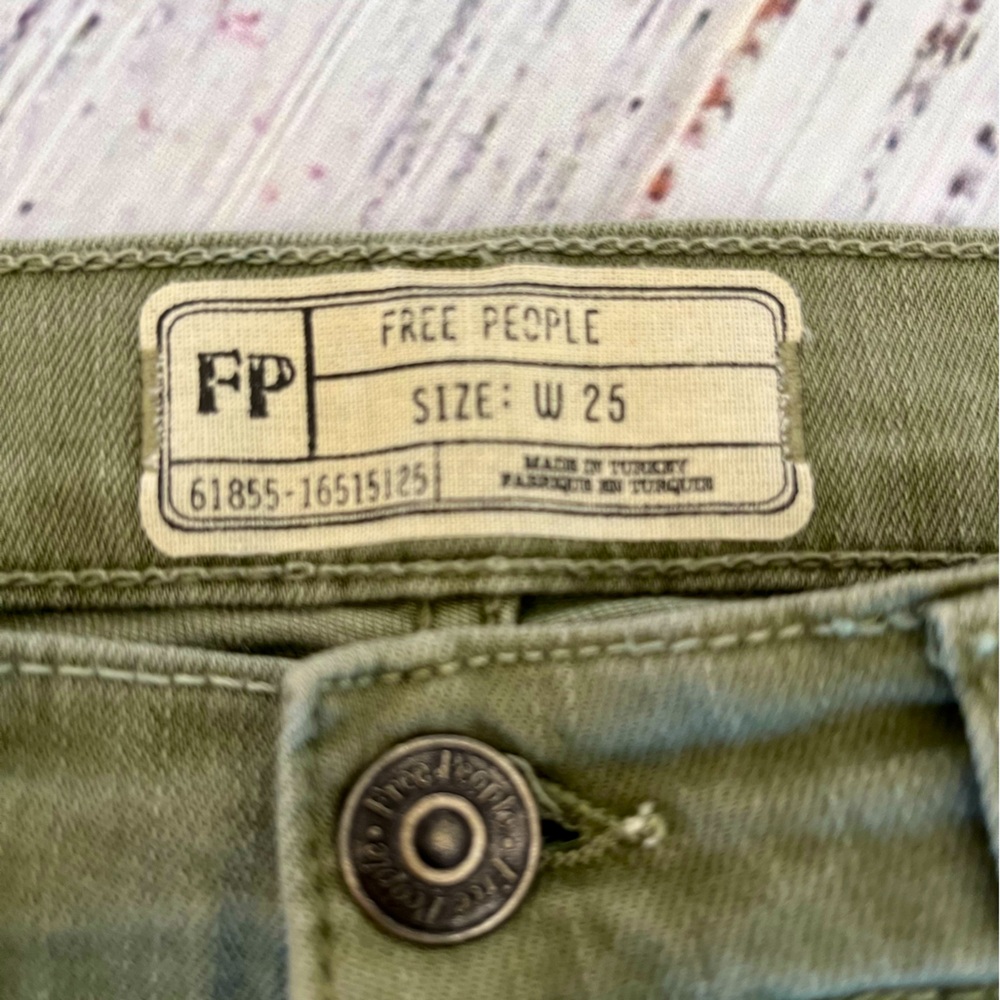 Free People fitted/straight leg army green jeans for sale size - W25